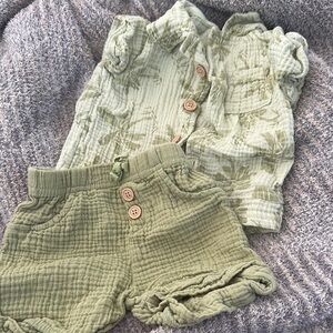 Green Baby Outfit with Leaf Print